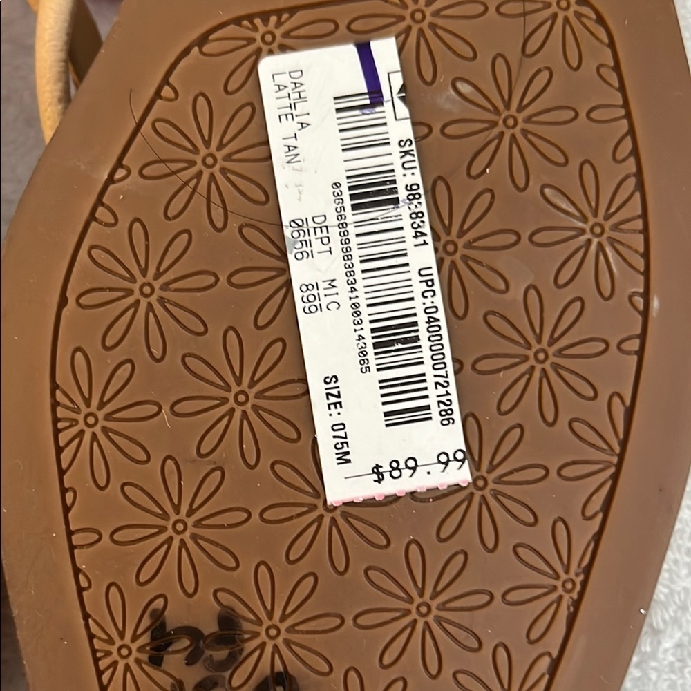 Chelsea & Violet Women's Tan and Red Sandals - Picture 8 of 10